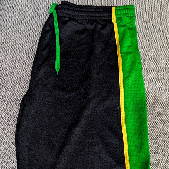 Jamaica colored Shorts - Picture 4 of 7